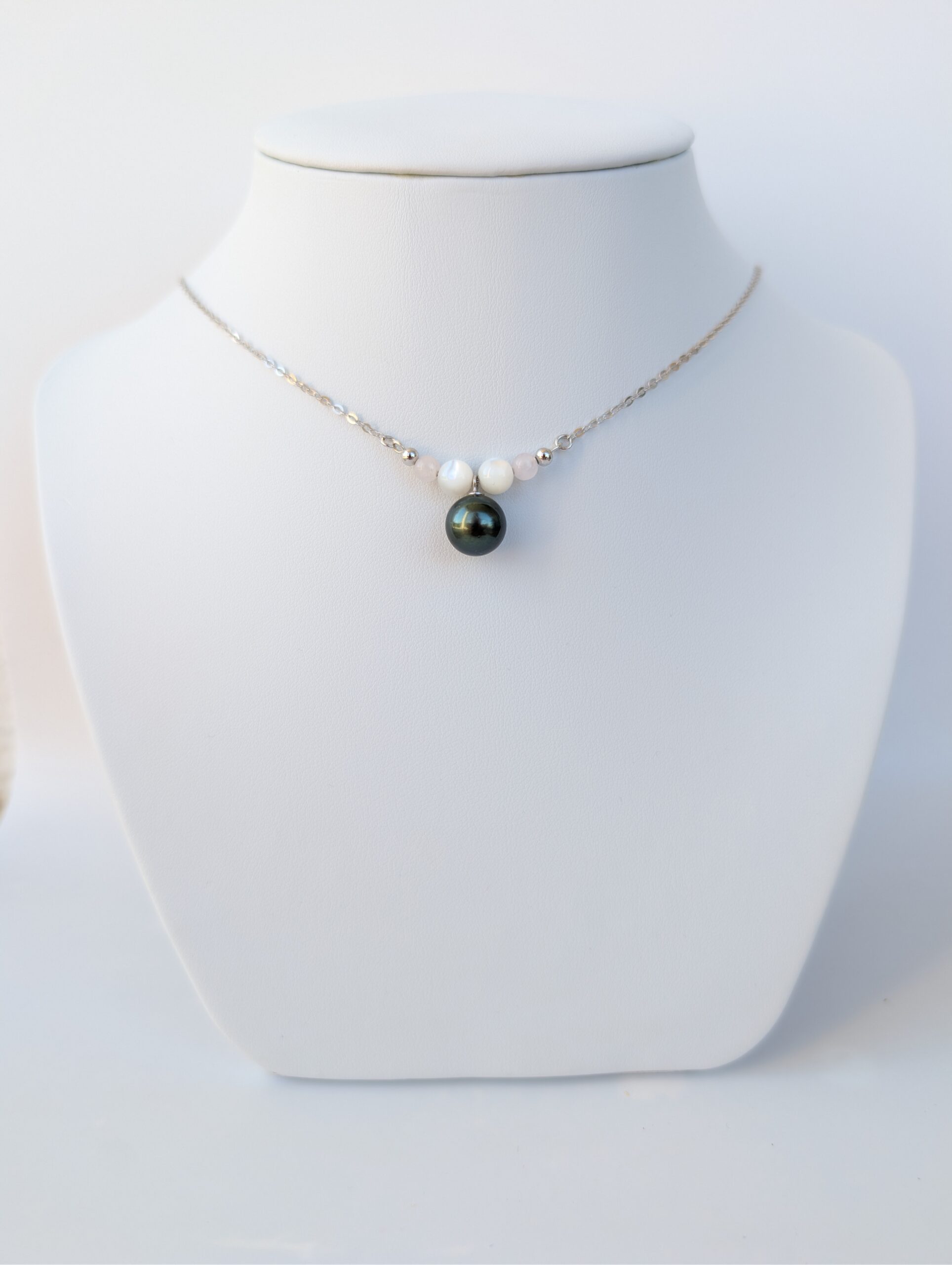 Collier – Perle de Tahiti, nacre et quartz rose