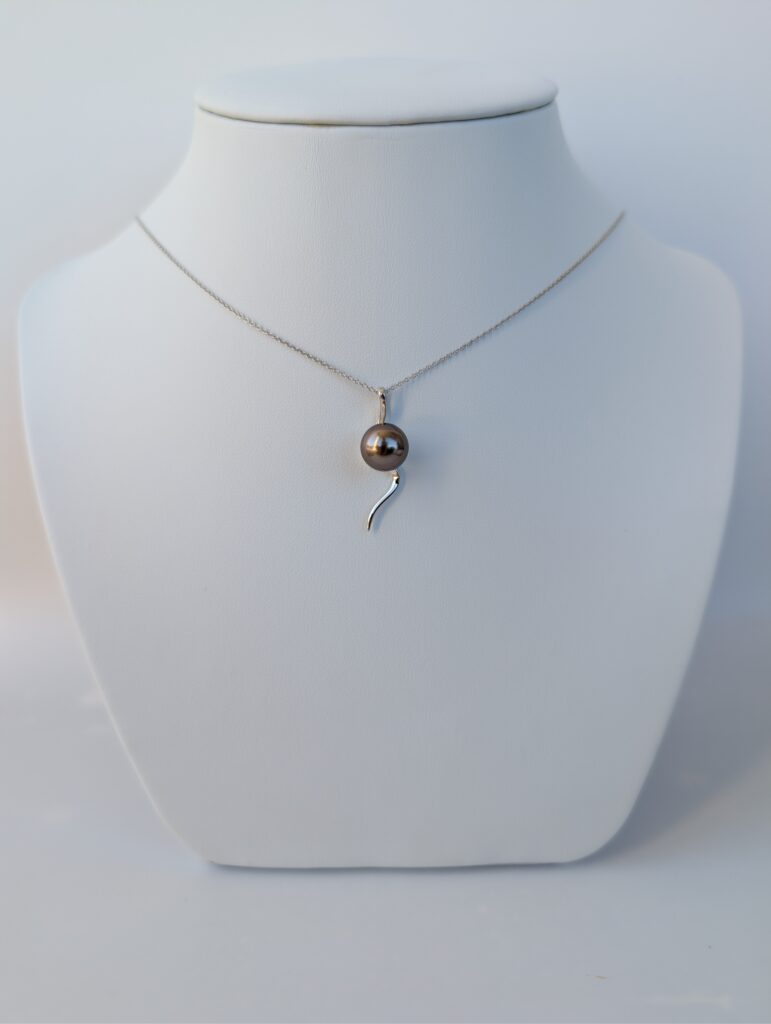 Pendentif serpent – Perle de Tahiti ronde