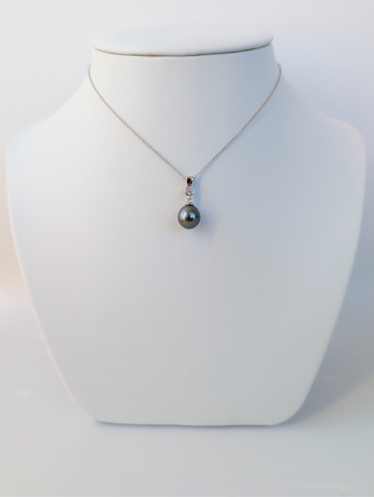 Pendentif argent rhodié – Perle de Tahiti et zirconium