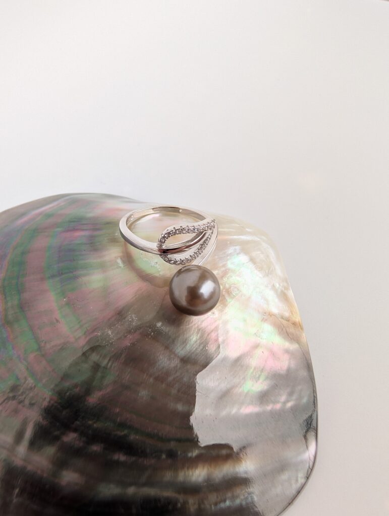 Bague réglable argent rhodié – Perle de Tahiti et zirconium